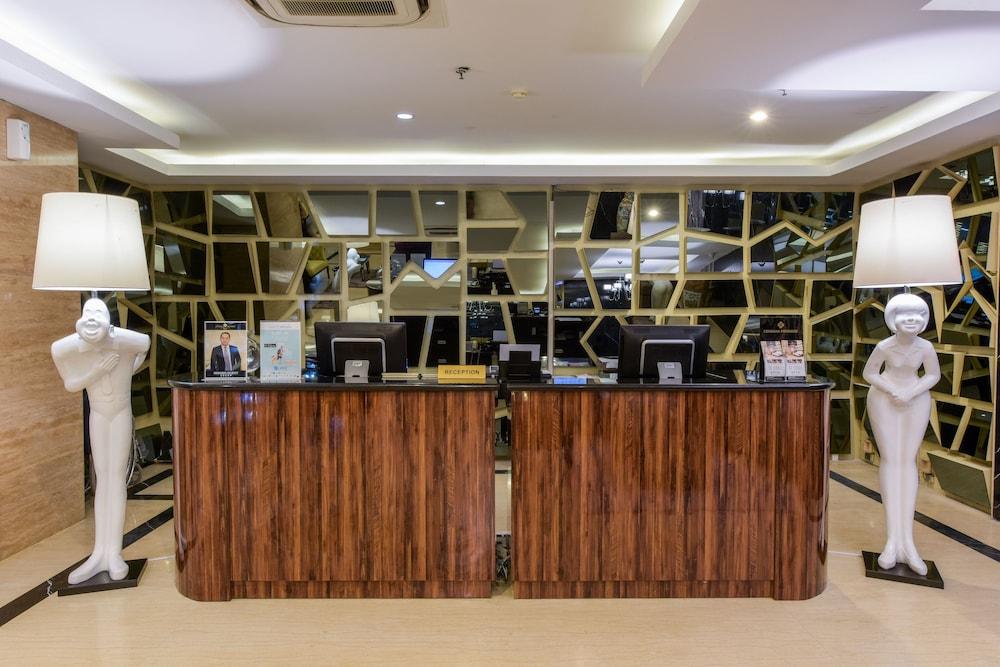 Hotel Royal Regantris Cendana Surabaya