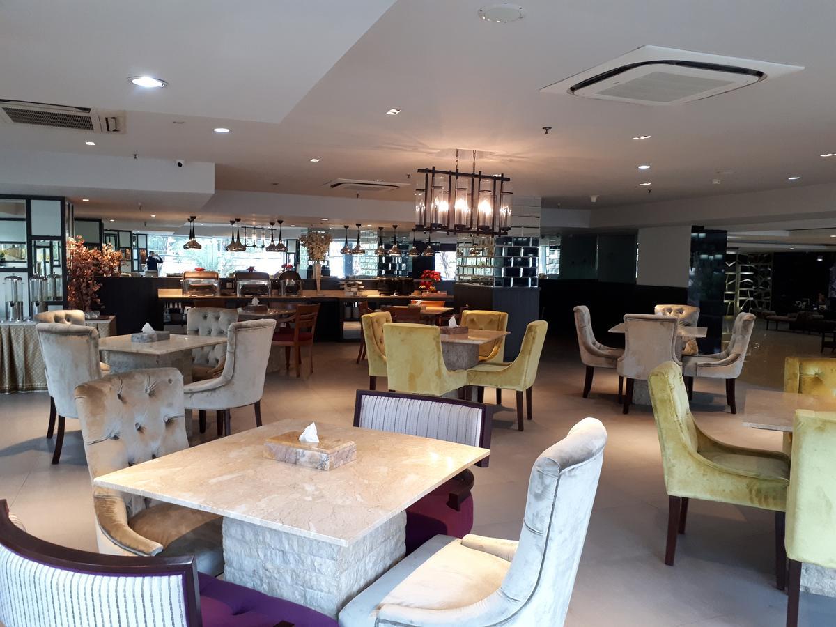 Hotel Royal Regantris Cendana Surabaya